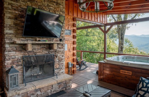 Topton Cabin | Mountain Top Lodge-Luxury Log Cabin Rental-Panoramic Mountain Views, High Speed Internet, Large Deck, Hot Tub, Fireplace in Nantahala NC!