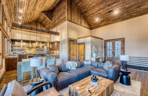 Mineral Bluff Cabin | Mountain Top Luxury Cabin/Hot tub/Mtn Views