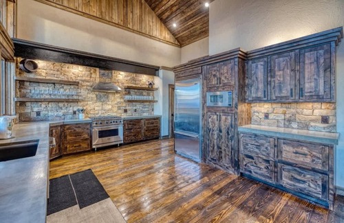 Mineral Bluff Cabin | Mountain Top Luxury Cabin/Hot tub/Mtn Views