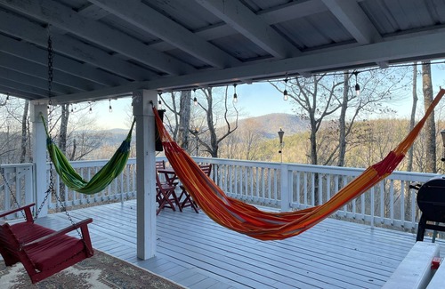 Suches Cabin | Mountain Top Views | Deck + BBQ | PetsOK | Firepit