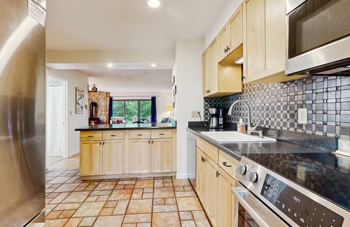 Waterville Valley House | Mountain Townhome w/pool access, private patio, walk to town