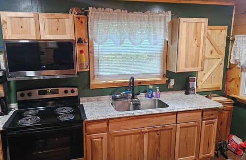Jefferson Township Cabin | Mountain Tree House, Autumn Fest! Positioned on a babbling stream.
