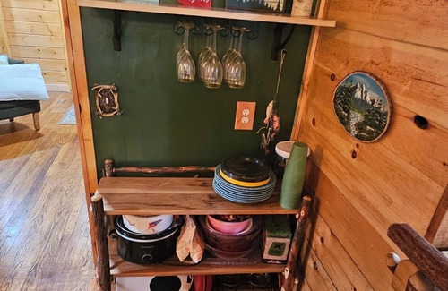 Jefferson Township Cabin | Mountain Tree House, Autumn Fest! Positioned on a babbling stream.