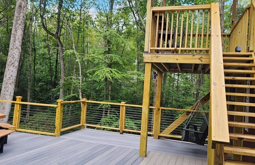 Jefferson Township Cabin | Mountain Tree House, Autumn Fest! Positioned on a babbling stream.