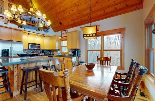 Wildwood Mountain Cabin | Mountain Treehouse | Wood Burning Fireplace and Hot Tub