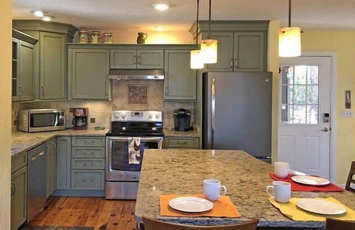 Saluda Cabin | Mountain View 3 Bedroom Home - Full Kitchen & Grill