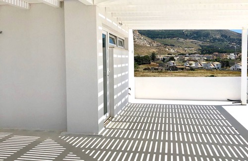 Casa Santa Apartment | Mountain View Apartment with Garden and Private Parking.