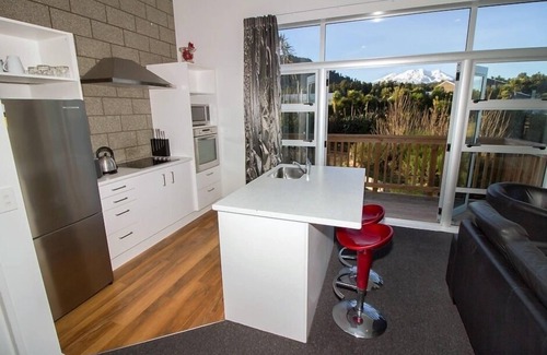 Ohakune Apartment | Mountain View Apartments - 27C 3 Bedroom