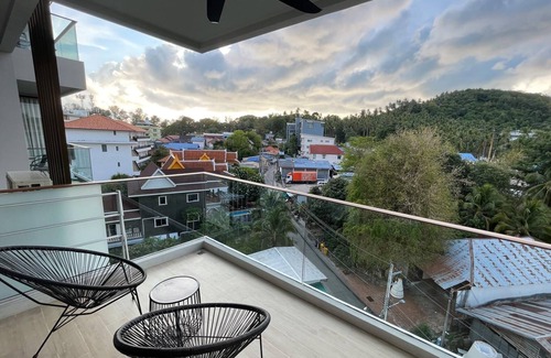 Cherngtalay Apartment | Mountain view apartment in Surin, washer, wifi