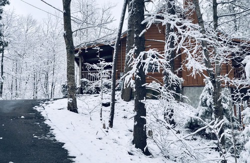 Gatlinburg - Pigeon Forge Cabin | Mountain View Best in Show PRIVATE Romantic Close to Town Gorgeous