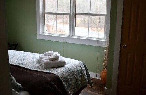 Goshen House | Mountain View/Brook Road Inn