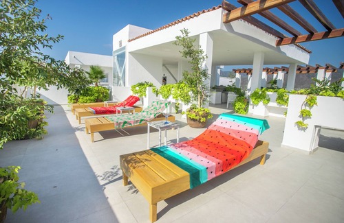 Fluvial Vallarta Apartment | Mountain view Condo + infinity rooftop Pool in foodie district. Fast WiFi