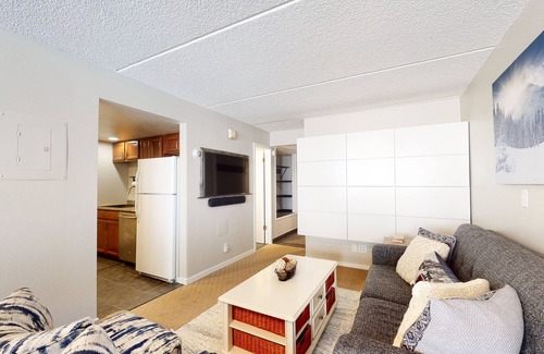 Copper Mountain Apartment | Mountain View Condo with Shared Hot Tub/Sauna, Balcony, Full Kitchen, & WiFi