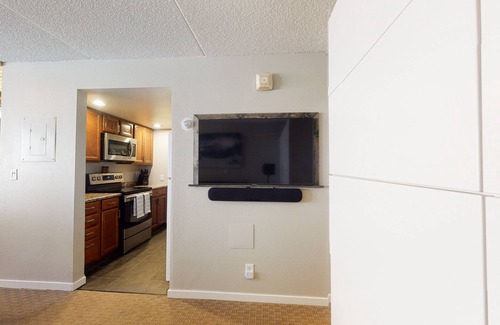 Copper Mountain Apartment | Mountain View Condo with Shared Hot Tub/Sauna, Balcony, Full Kitchen, & WiFi