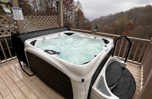 Bryson City Cabin | Mountain View Cabin, Hot Tub, Fire Pit, Fireplace