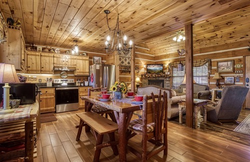 Gatlinburg - Pigeon Forge Cabin | Mountain View Cabin Rental-Hot Tub- Game Table-Outdoor tv and Fireplace Seasonal Pool Access