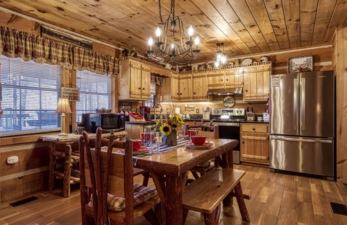Gatlinburg - Pigeon Forge Cabin | Mountain View Cabin Rental-Hot Tub- Game Table-Outdoor tv and Fireplace Seasonal Pool Access