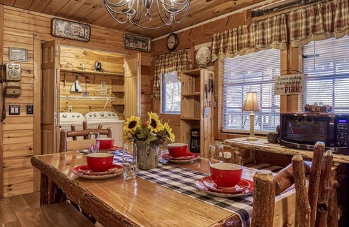 Gatlinburg - Pigeon Forge Cabin | Mountain View Cabin Rental-Hot Tub- Game Table-Outdoor tv and Fireplace Seasonal Pool Access