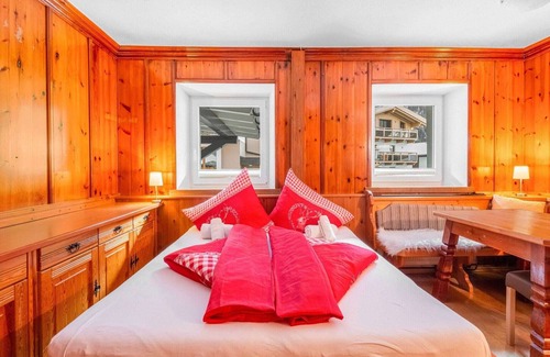 Huben Apartment | Mountain-view chalet in Langenfeld with balcony