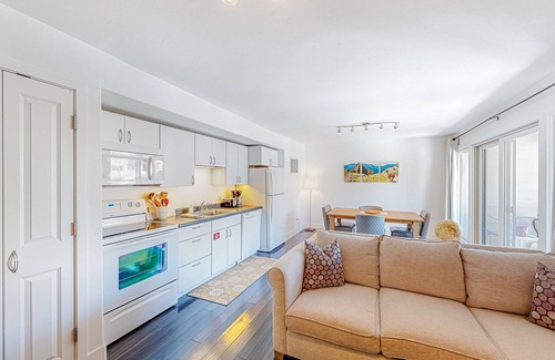 Crested Butte Condo | Mountain-view condo with balcony - walk to ski lifts, near downtown Crested Butt
