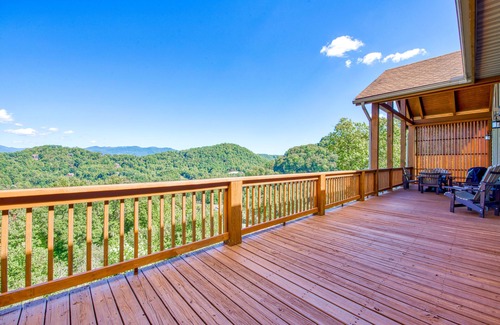 Whittier Condo | Mountain view condo in Country Club - fireplace & on-site hot tub, pool, tennis