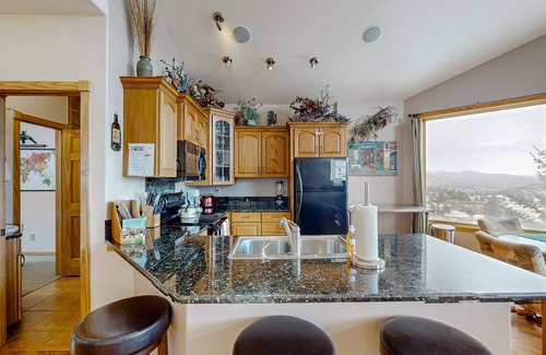 Estes Park Condo | Mountain-view condo with private hot tub, balcony, pool, fireplace, streaming