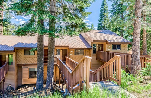 Lakeshore Condo | Mountain-view condo with 2 decks, washer/dryer, & shared pool/hot tub