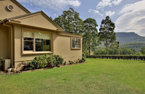 Tapitallee House | Mountain View Cottage