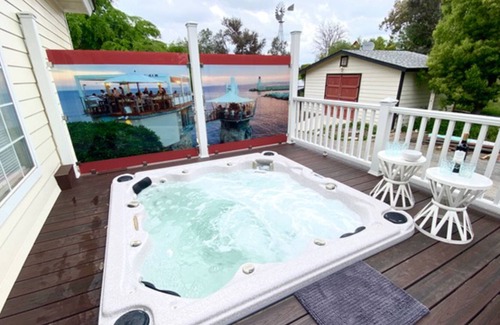 Temecula Cottage | Mountain-view cottage with private hot tub, alfresco deck, W/D & central AC