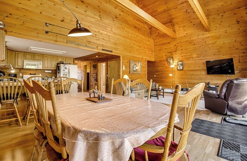 Strong Cabin | Mountain-View Deck! Cabin By Mt Abraham Skiing