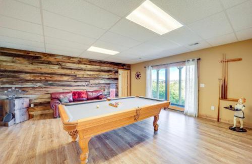 Fleetwood House | Mountain-View Deck Group Getaway in Fleetwood