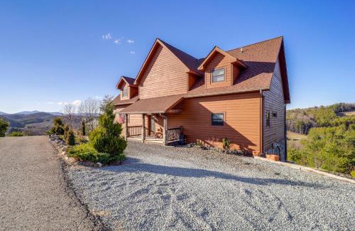 Fleetwood House | Mountain-View Deck Group Getaway in Fleetwood