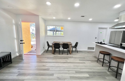 Thousand Oaks House | Mountain View Entire House 4Rooms 3Baths