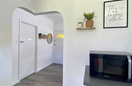 Morwell House | Mountain-View Escape-3BR Retreat with Scenic Viewsn
