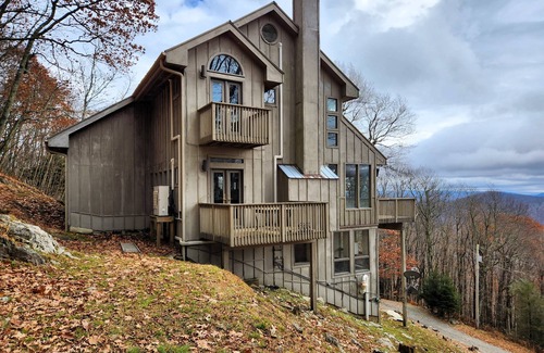 Wolf Laurel Cabin | Mountain View Getaway