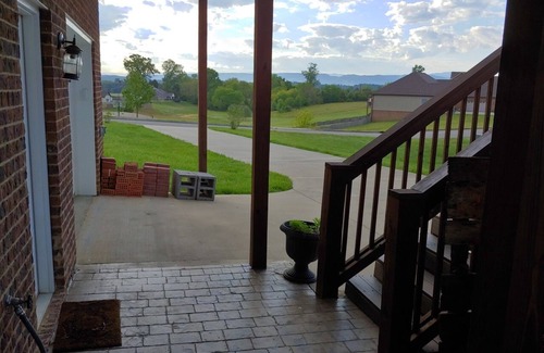 Maryville House | Mountain View Getaway