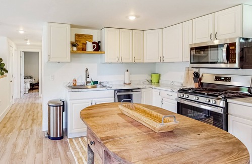 Morrisville House | Mountain-view hideaway with swimming pond & washer/dryer - dogs welcome