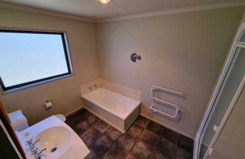 Wanaka House | Mountain View Hideaway