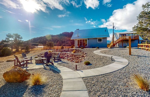 Salida House | Mountain-View Home & Cabin on Arkansas River - Dog-Friendly & RVs welcome