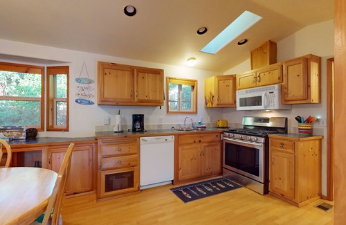 Brookings Cabin | Mountain view home in an oceanfront community above Whaleshead Beach