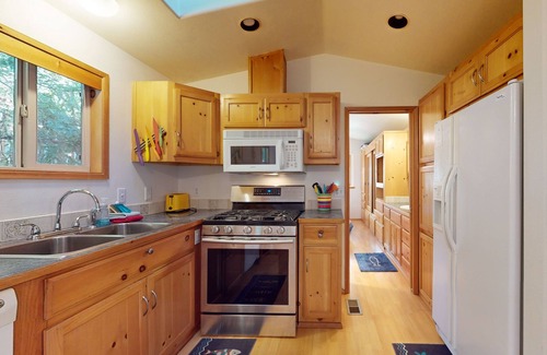 Brookings Cabin | Mountain view home in an oceanfront community above Whaleshead Beach