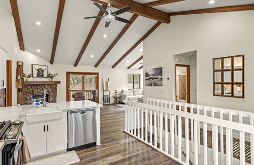 Flagstaff Cabin | Mountain View Home in the Country Club w/AC!