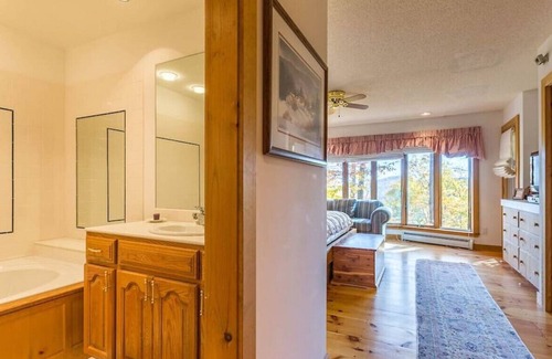 Plymouth Ski Chalet | Mountain View Home Minutes to Killington & Okemo