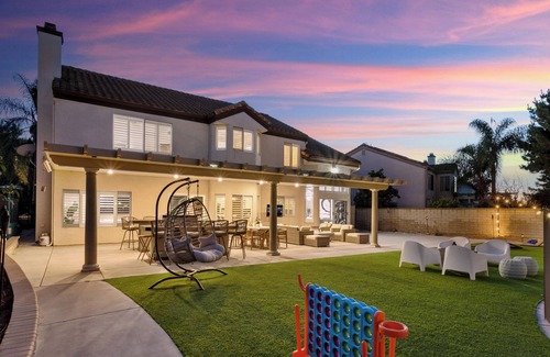 Rowland Heights Villa | Mountain View Luxury: Modern Family Oasis Retreat