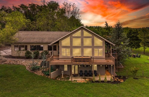 Dandridge House | Mountain View Lake House | Hot Tub, Theater, Pets