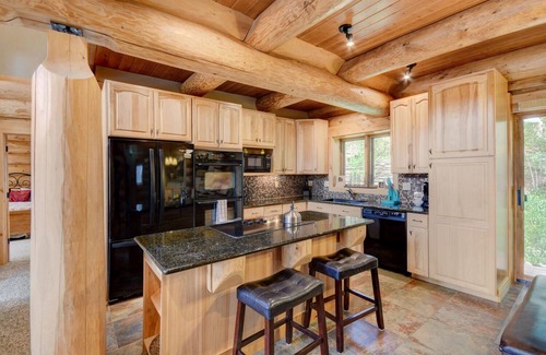 Fraser House | Mountain View Log Home I Hot Tub I Arcades I Great Views I Best Price I Discounted Attractions