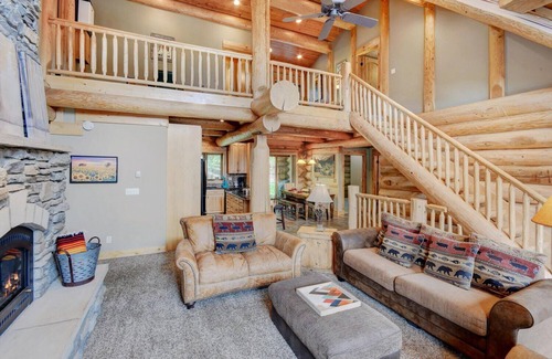 Fraser House | Mountain View Log Home I Hot Tub I Arcades I Great Views I Best Price I Discounted Attractions