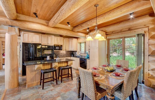 Fraser House | Mountain View Log Home I Hot Tub I Arcades I Great Views I Best Price I Discounted Attractions