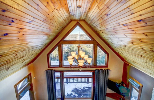 Ludlow House | Mountain View Manor - Expansive Views, Hot Tub, Hiking & Nearby Lakes!