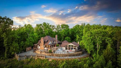 Gatlinburg - Pigeon Forge Apartment | Mountain View Mansion